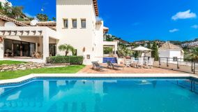 Villa for sale in Los Arqueros, Benahavis