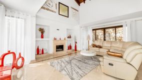 Villa for sale in Los Arqueros, Benahavis
