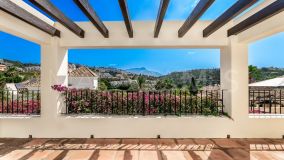 Villa en venta en Los Arqueros, Benahavis