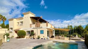Villa for sale in Estepona