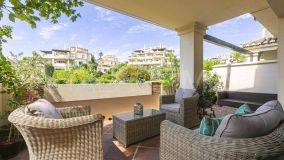 Markplanslägenhet for sale in Los Capanes del Golf, Benahavis