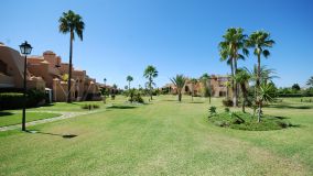 Markplanslägenhet for sale in La Cartuja del Golf, Estepona Öst