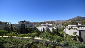 Apartamento Planta Baja en venta en Los Arqueros, Benahavis