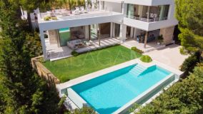 Villa for sale in Nueva Andalucia, Marbella