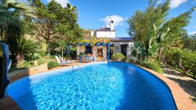 Finca for sale in Estepona