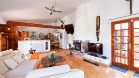 Finca for sale in Estepona
