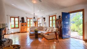 Finca for sale in Estepona