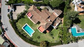 Villa for sale in Las Brisas, Nueva Andalucia