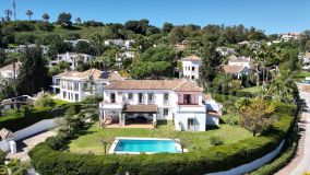 Villa for sale in Las Brisas, Nueva Andalucia