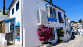 Hus i byn for sale in El Madroñal, Benahavis