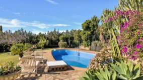 Villa for sale in Atalaya Golf, Estepona Est