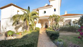 Villa en venta en Estepona