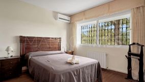 Villa en venta en Elviria, Marbella Este