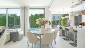 Villa en venta en Nueva Atalaya, Estepona Este