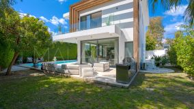 Villa en venta en Nueva Atalaya, Estepona Este