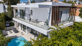 Villa en venta en Nueva Atalaya, Estepona Este