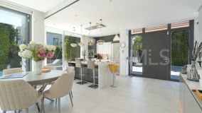 Villa en venta en Nueva Atalaya, Estepona Este