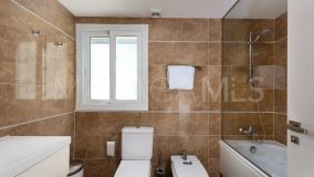 Apartamento en venta en Benahavis