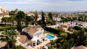 Villa en venta en Altos del Paraiso, Benahavis