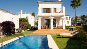Villa for sale in La Resina Golf, Estepona Öst