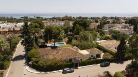 Plot for sale in El Paraiso, Estepona East