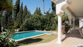 Villa for sale in El Paraiso, Estepona East