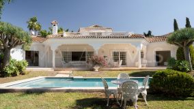 Villa for sale in El Paraiso, Estepona East