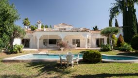 Villa for sale in El Paraiso, Estepona East