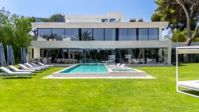 Villa en venta en Los Monteros, Marbella Este
