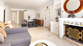 Appartement rez de chaussée for sale in Aloha Pueblo, Nueva Andalucia