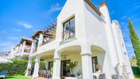 Villa for sale in Estepona West