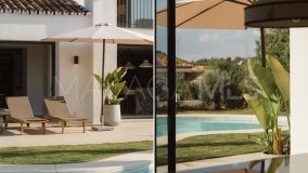Villa for sale in Los Naranjos, Nueva Andalucia