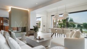 Villa for sale in Los Naranjos, Nueva Andalucia