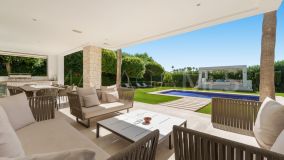 Villa for sale in Los Olivos, Nueva Andalucia