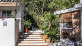 Villa for sale in El Padron, Estepona Est