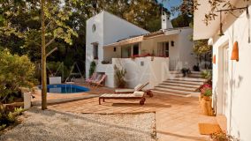 Villa for sale in El Padron, Estepona Est