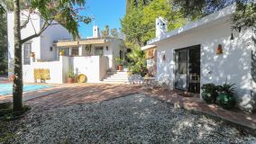 Villa for sale in El Padron, Estepona Est