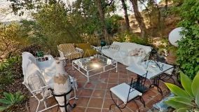 Villa for sale in El Padron, Estepona Est