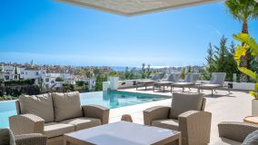 Villa for sale in La Resina Golf, Estepona East