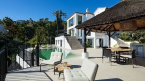 Villa for sale in Los Arqueros, Benahavis