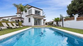 Villa en venta en Las Chapas, Marbella Este