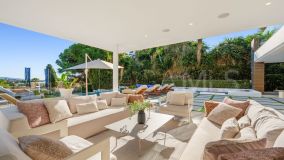 Villa en venta en Nueva Andalucia, Marbella
