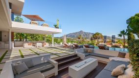 Villa en venta en Nueva Andalucia, Marbella