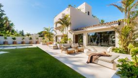 Villa en venta en Cortijo Blanco, San Pedro de Alcantara