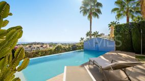 Villa for sale in El Paraiso, Estepona East