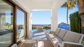 Villa for sale in El Paraiso, Estepona East