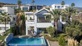 Villa for sale in El Paraiso, Estepona East