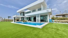 Villa for sale in Cancelada, Estepona East