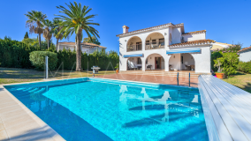 Villa for sale in Atalaya, Estepona East