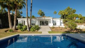 Villa for sale in Atalaya, Estepona Est